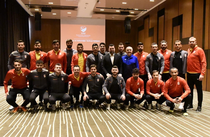 Profesyonel Futbolculara Aday Hakem Kursu