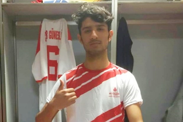 Genç futbolcuda coronavirüs çıktı