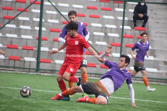 Cevizli Anadolu ile Çayırovaspor hazırlık maçında karşılaştılar
