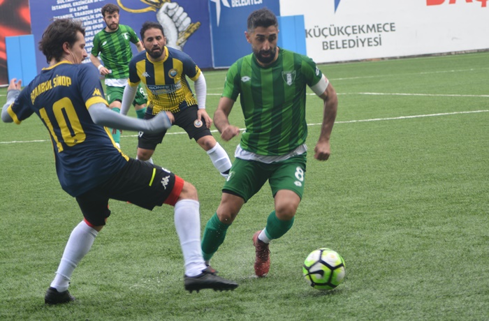 İstanbul Sinopspor ile Beşyüzevlerspor maçında karşılıklı goller