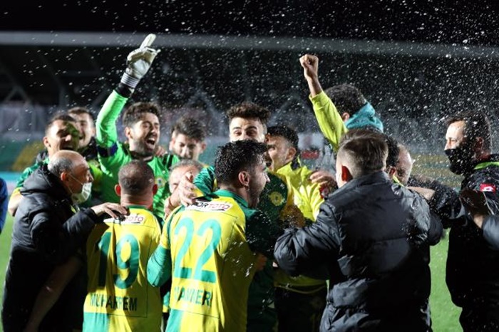 Esenler Erokspor yarı finale yükseldi