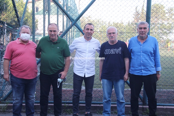 Ümraniyespor Teknik Direktörü Recep Uçar Çamlıcaspor’u ziyaret etti