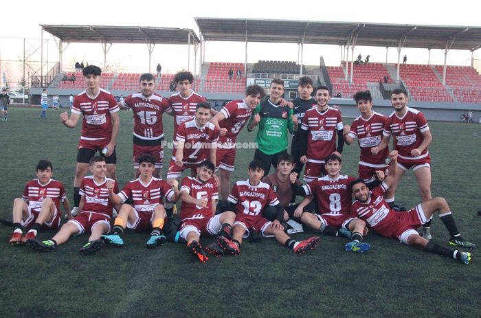 Sarıgazispor lideri devirdi