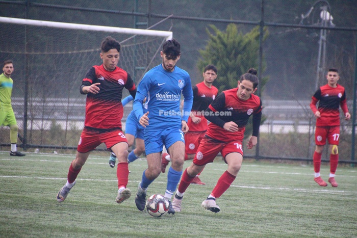 Yakacıkspor Şampiyonluğa koşuyor
