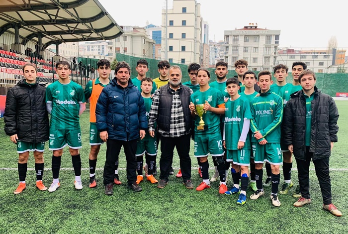Dudulluspor şampiyonluk kupasını aldı