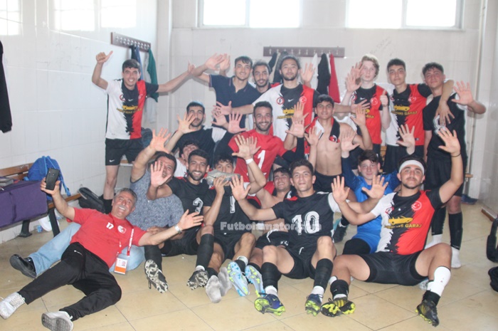 Ataşehir Arenaspor lideri devirdi