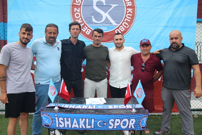 Yusuf Öztürk Beykoz İshaklıspor ile devam ediyor