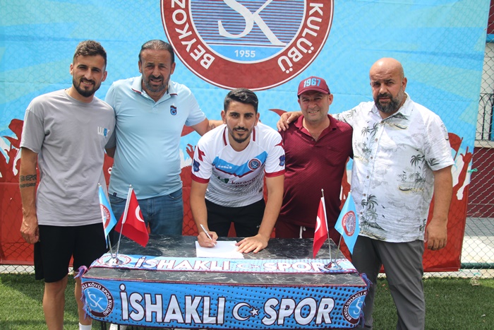 Beykoz İshaklıspor gol kralını kaptı