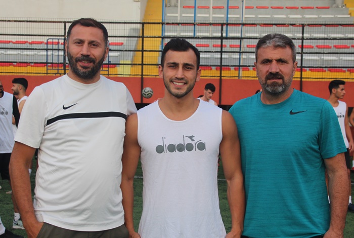 Çekmeköy Belediyesi Alemdağspor sağ kanadı sağlama aldı