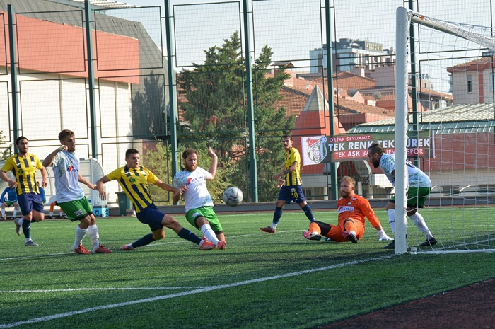 Küçükçekmece Sinop deplasmandan üç puanla döndü