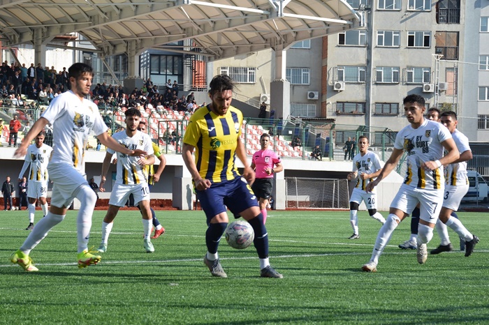 Küçükçekmece Sinopspor liderlik koltuğuna oturdu