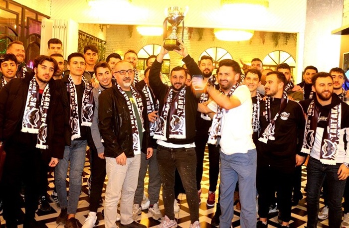 Tahtakale Kartalları Süper Amatör Lige çıkmanın mutluluğunu yaşıyor!