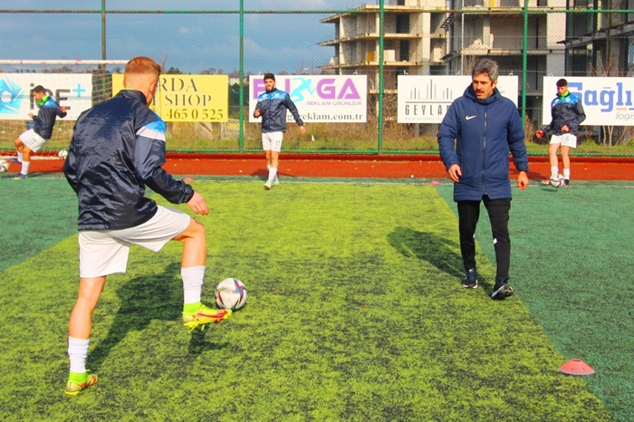 Kavacıkspor Gebze Tayfunspor’u eli boş göndermek istiyor