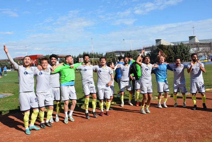 Küçükçekmece Sinopspor deplasmandan şen döndü