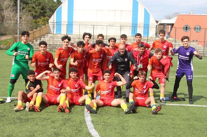 Galatasaray Taçspor 3 golle başladı