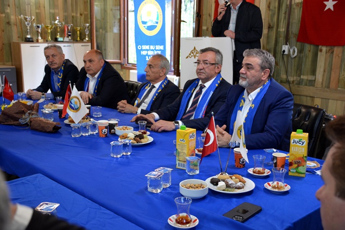 Engin Altay ve Kemal Çebi Şampiyon takımı ziyaret etti