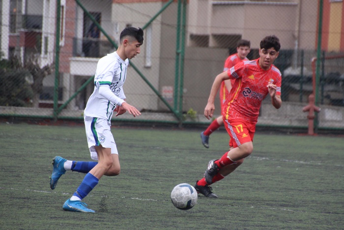 Şile Denizspor deplasmandan lider döndü