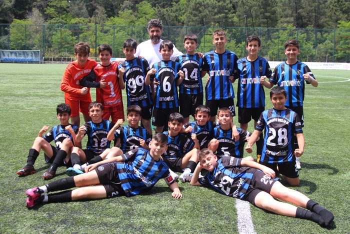 Ümraniye İnkilapbir 6 golle kazandı