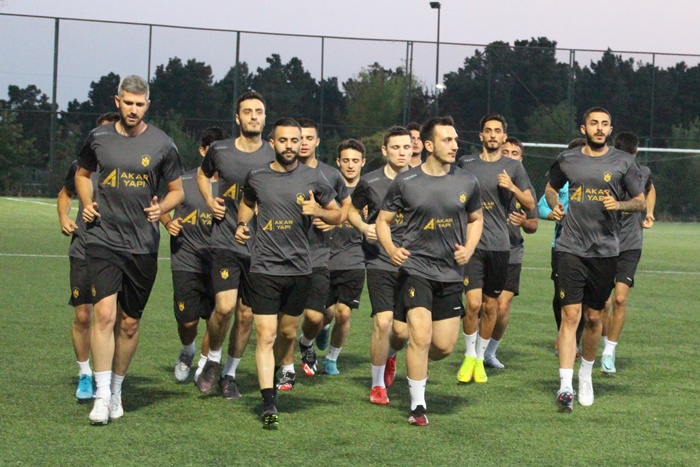Çekmeköy Çarşıspor top başı yaptı