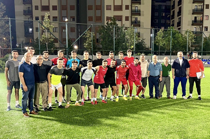 Küçükbakkalköyspor topbaşı yaptı