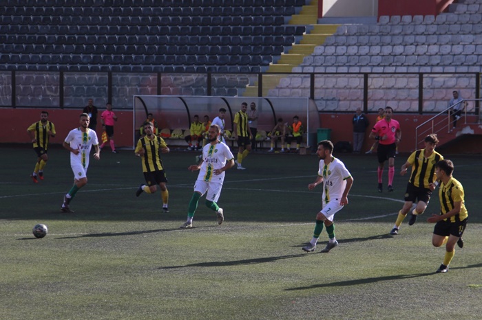 Ayazağaspor 4 golle kazandı