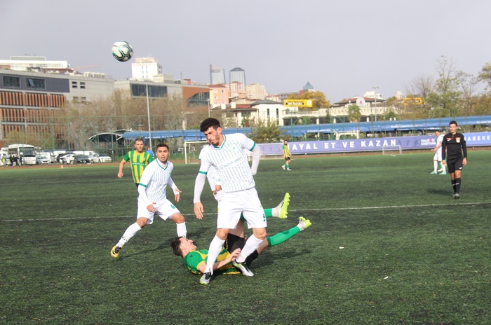 Üsküdar Anadoluspor liderliğe yükseldi