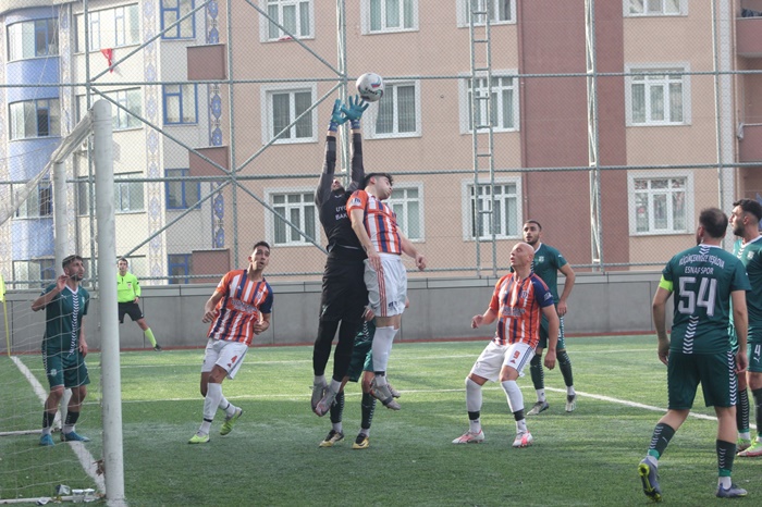 Erdem Yılmaz atıyor İstanbul Gümüşhane kazanıyor