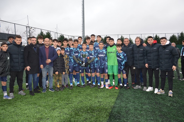 Şamlarspor üçüncü şampiyonluğunu kutladı
