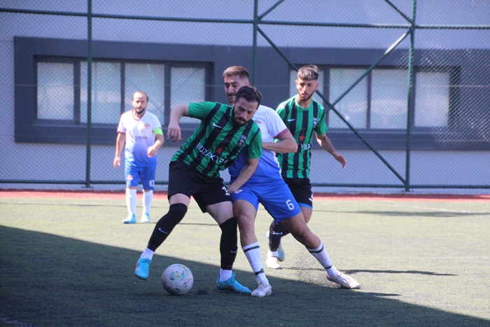 İyi Gençlikspor zirveyi ele geçirdi