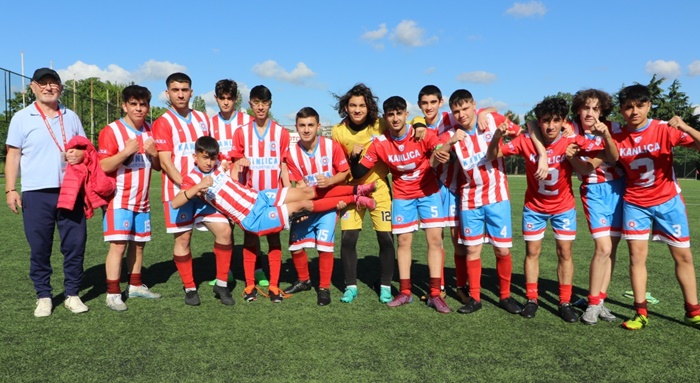 Kanlıca gençleri 3 golle neşe saçtı