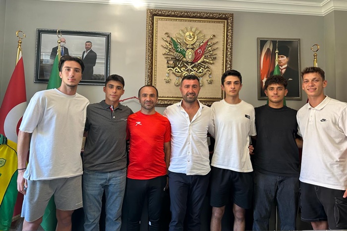 Ayazağaspor 5 altyapı oyuncusunu A takıma çıkardı