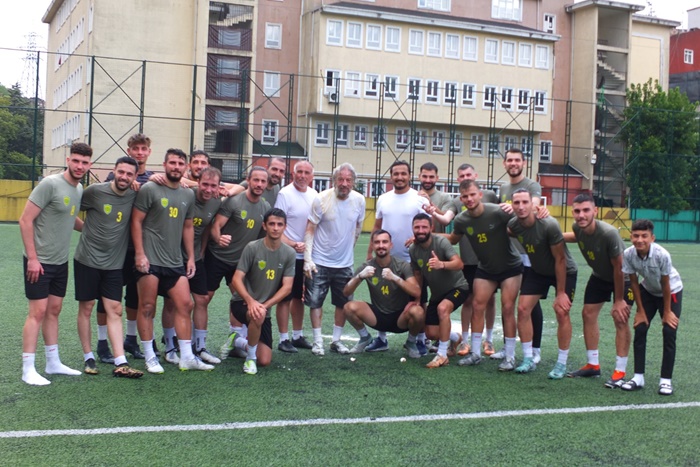 Ayazağaspor sahaya indi