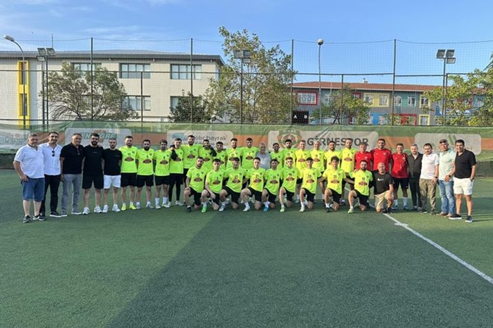 Girne Gençlikspor top başı yaptı