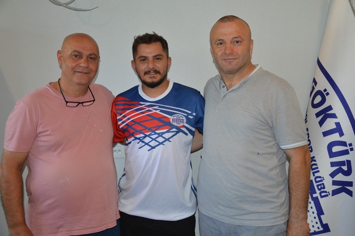 Mert Metin takımında kaldı