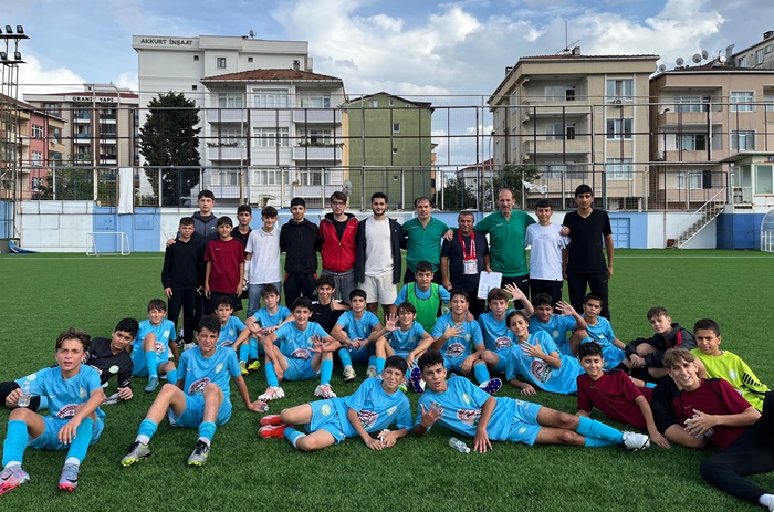 Ümraniye Çakmakspor 5 golle başladı