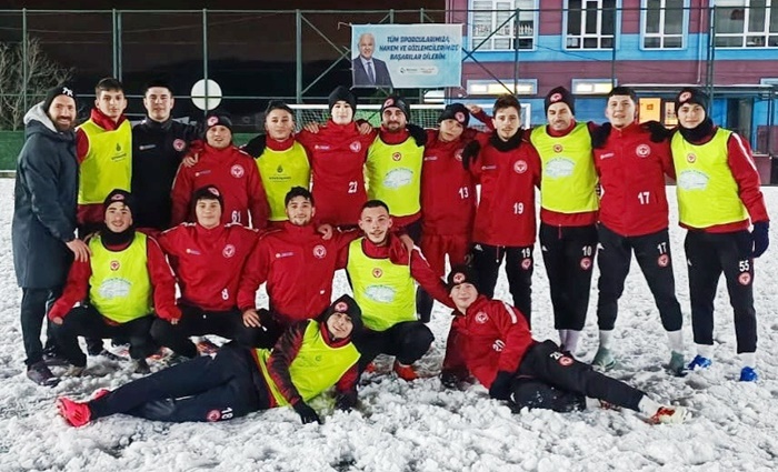Cumhuriyetköyspor Kar Kış dinlemiyor