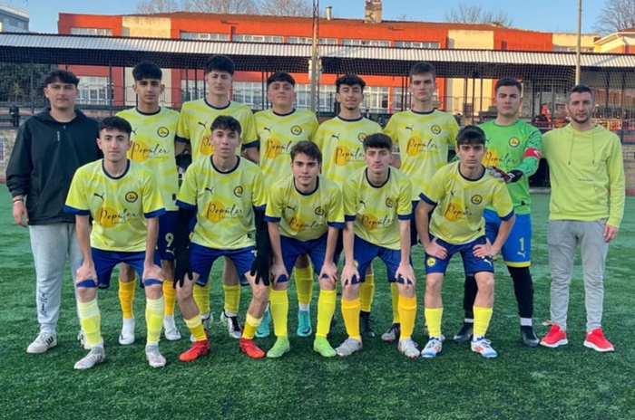 Üsküdar Salacak farklı kazanarak liderlik koltuğuna oturdu