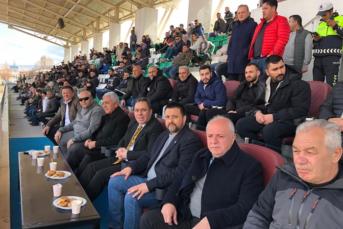 Selçuk Azeri, Kars’taki Amatör Kulüplerle ileriye dönük çözüm yollarını konuştu