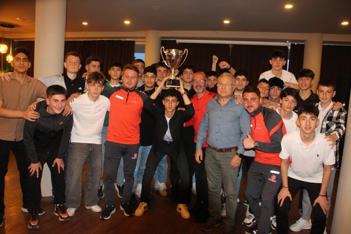 Taçspor U15 Takımı Şampiyonluğunu coşkuyla kutladı