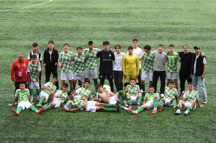 Ümraniye Çakmakspor 3 golle turu geçti