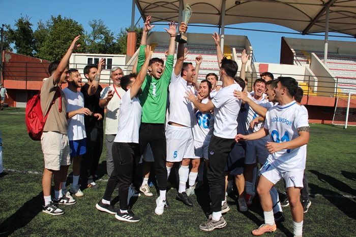 Taşdelenspor Şampiyonluğunu coşkuyla kutladı