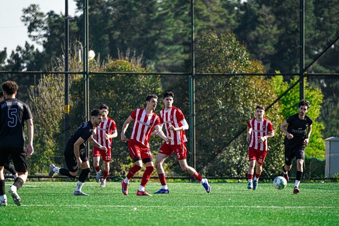Cumhuriyetköyüspor 4 golle kazandı