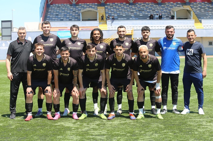Kafkas Kartalları yüksekten uçuyor