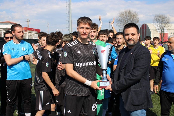 U16 Türkiye Şampiyonu Bursa Nilüfer Kızılcıklı Spor Oldu