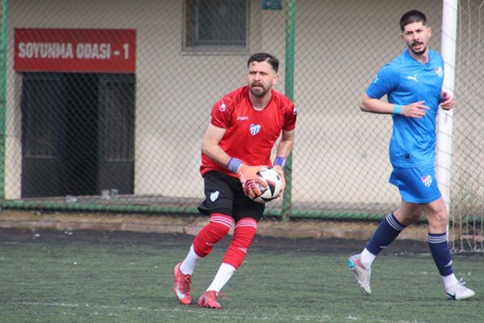 Şampiyon Kaleci Emre Çoban Teklifleri Değerlendirecek