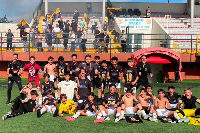 Nişantepe FK U13 takımı rekorlarla şampiyonluğunu ilan etti