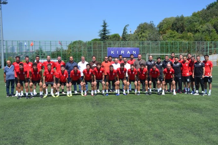 Acıbademspor sahaya indi
