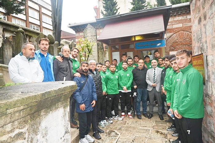 Fuzul Vefa futbolcularından Vefa Hazretleri’ne ziyaret